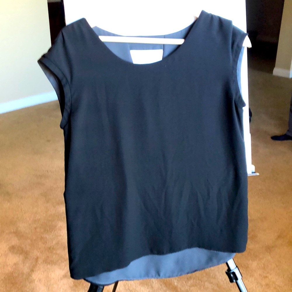 Reversible blouse black and gray! Super cute , size medium! Has a small flaw